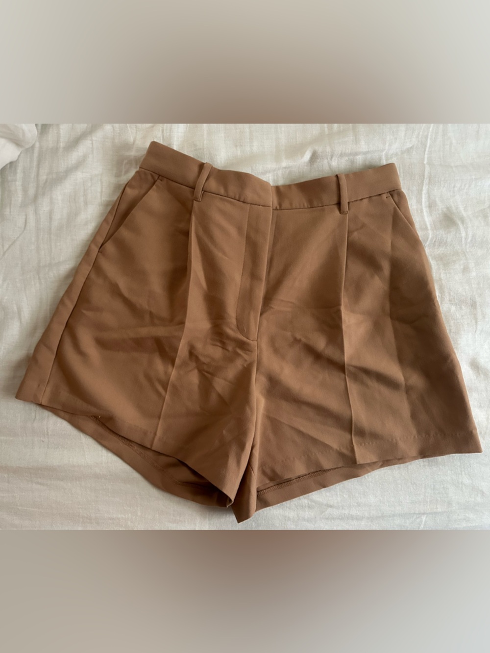 Abercrombie & Fitch High-Waist Tailored Shorts in Brown